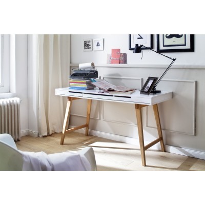 Anneke mca Tisch 001